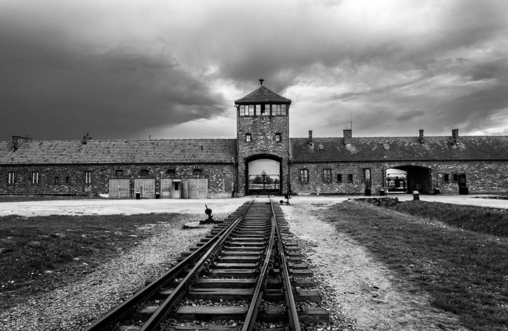 Cale ferată care duce spre lagărul Auschwitz-Birkenau, PHOTO: ALAMY STOCK PHOTO
